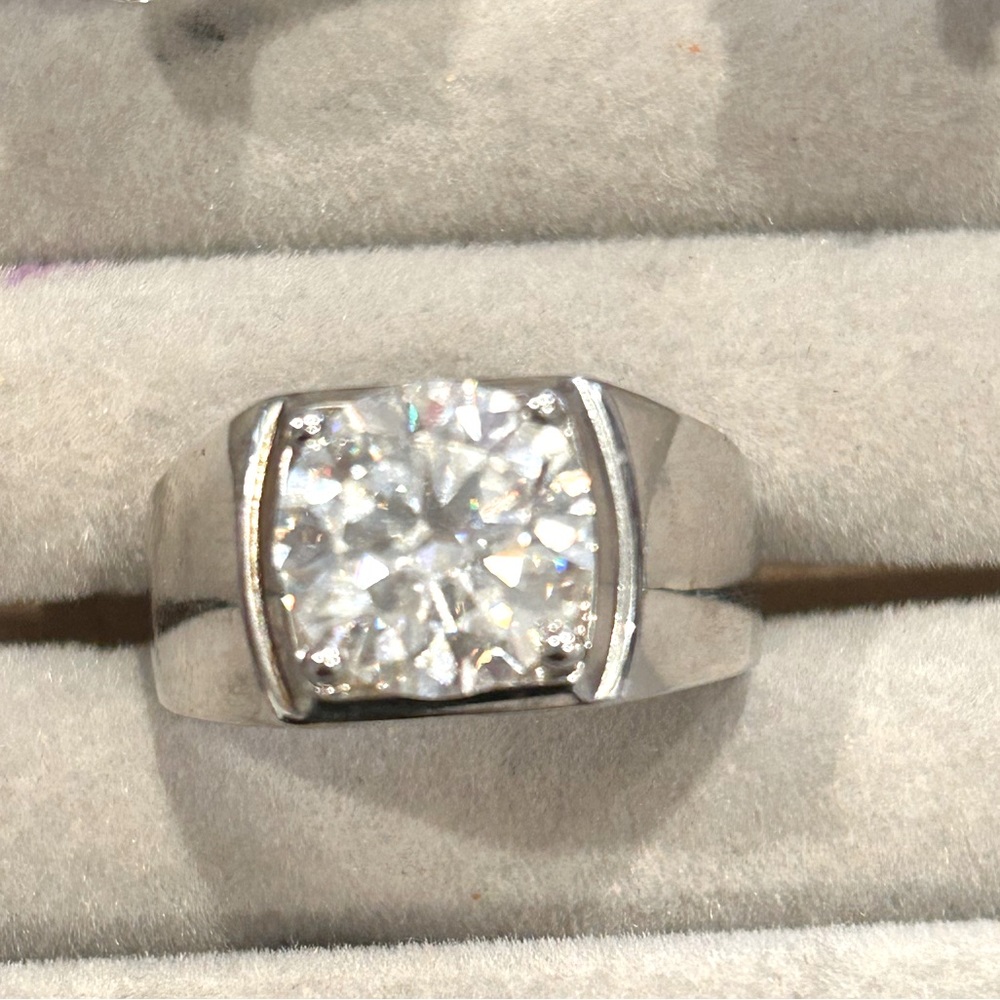 Men’s 5.00CTW moissanite, 18 karat gold adjustable ring